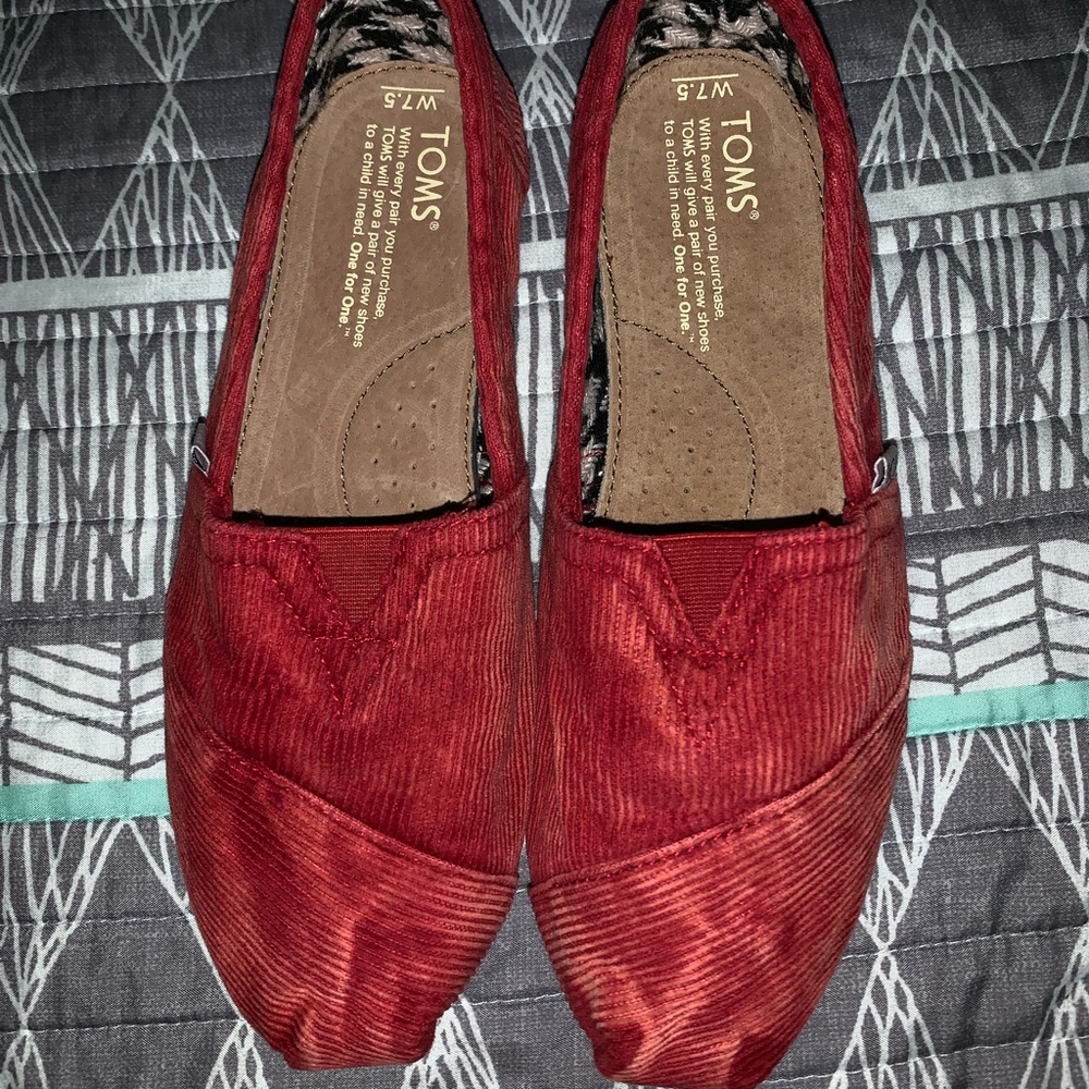🍓New without box Toms red corduroy size 7.5